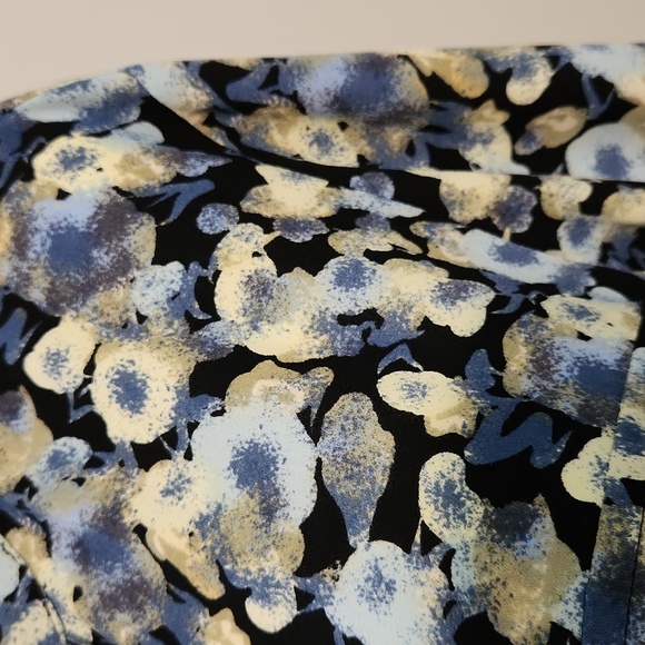 Beautiful long sleeve blouse - Picture 2 of 2